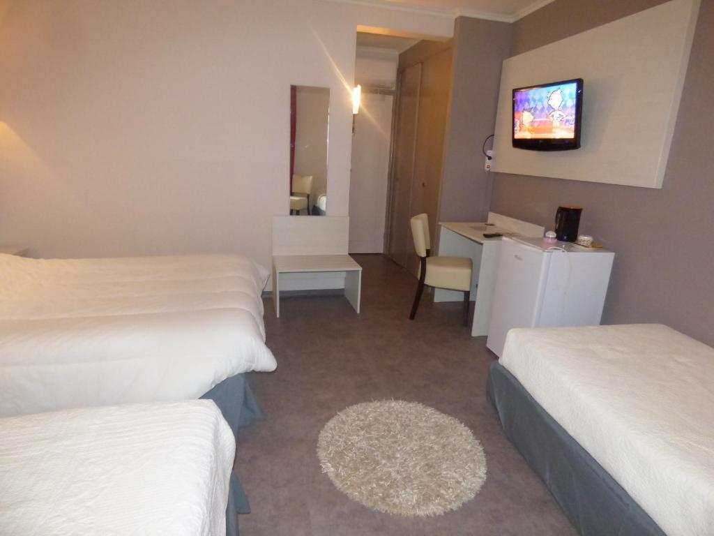 Hotel Du Centre Pierrelatte Habitación foto